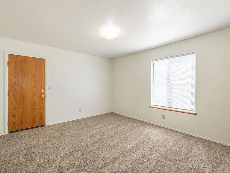 6940 Quezon Ave — Photo 21