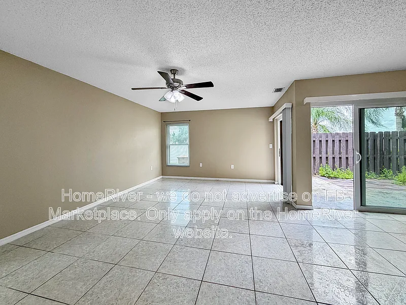 3 bed, 2.5 bath, 1586 sqft, $1,495 — Photo 4