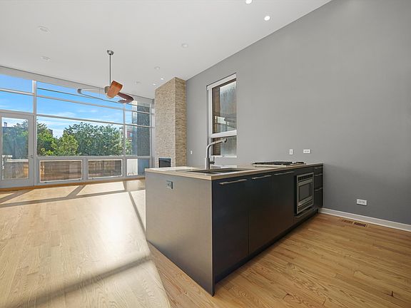 5th image of 1541 N Bosworth Ave #Penthouse