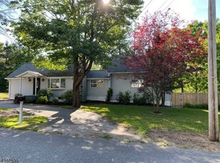 406 Biglow Ln, Highland Lakes, NJ 07422