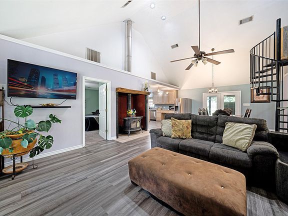 3rd image of 1511 N Walnut Grove Rd