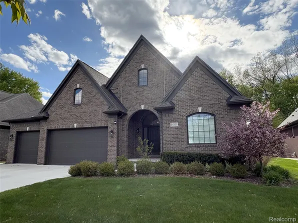 54311 Lawson Creek Dr, Shelby Township, MI 48316