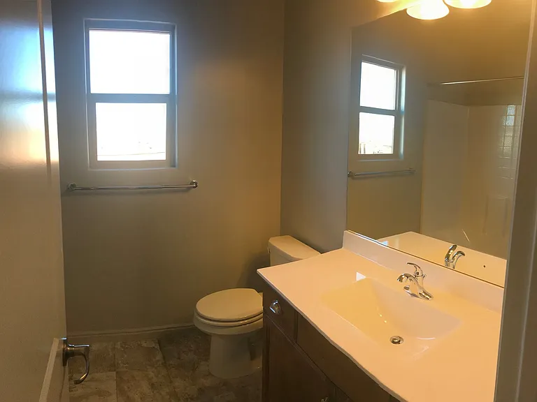 922 E 3950 S — Photo 24