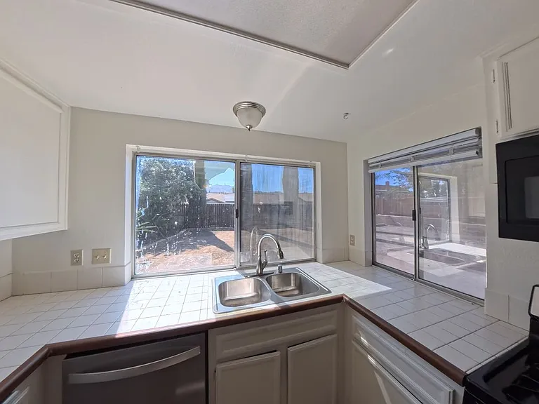 24052 Royale St — Photo 12