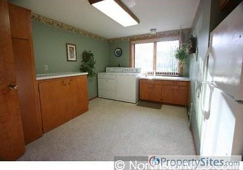 5th image of 1220 Summit Ct
