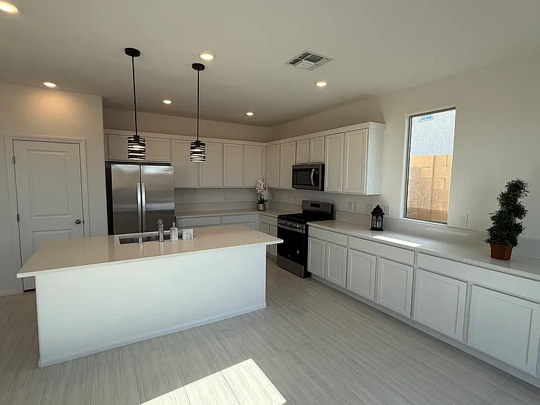 W Quail Ave — Photo 37