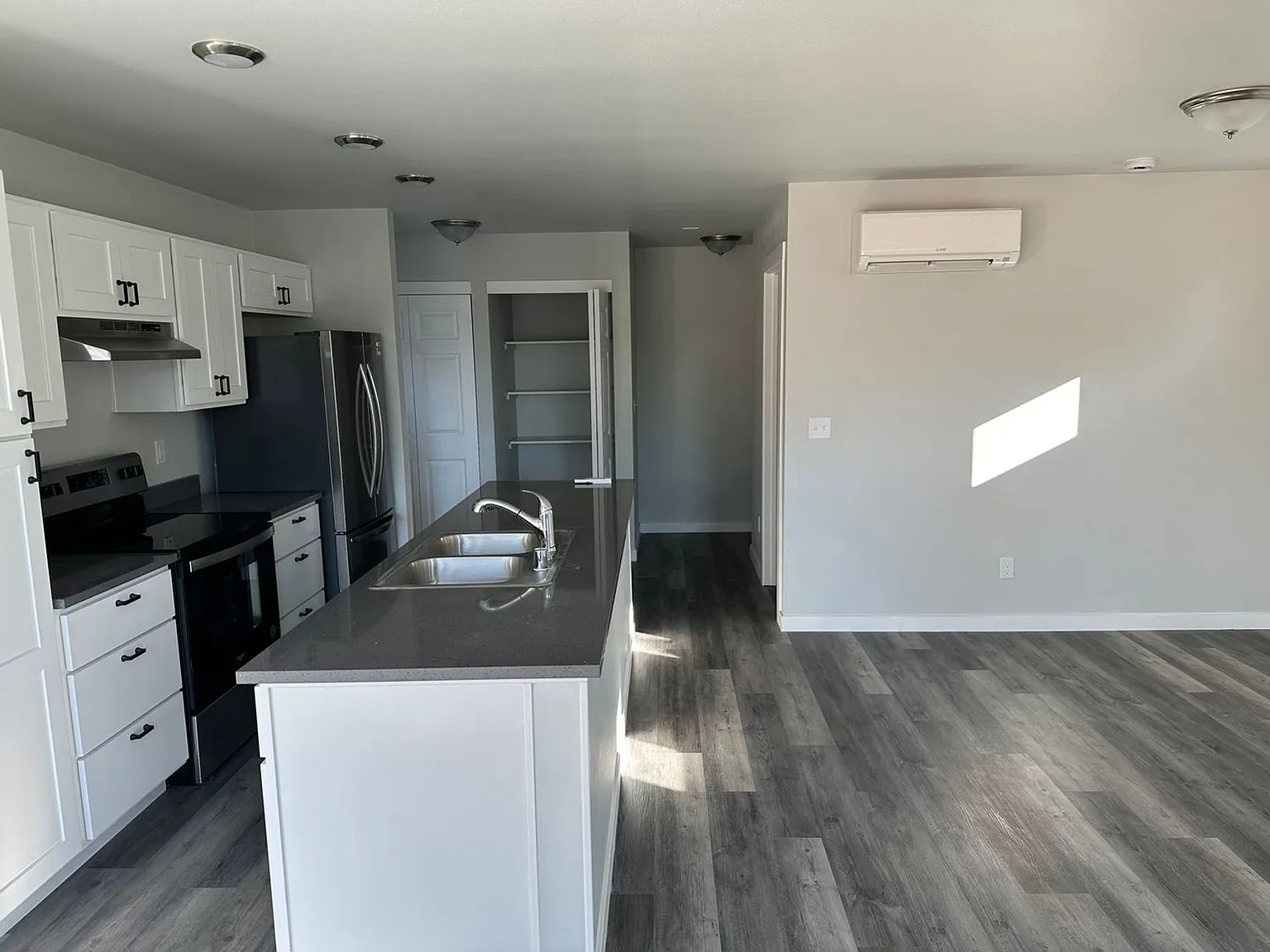 616 Puget A Sedro Woolley — Photo 2