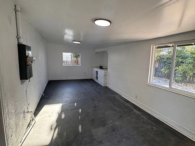 2719 E Norwich Ave — Photo 24