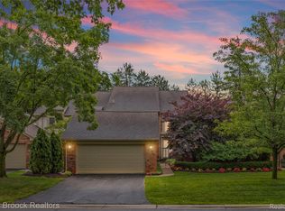 24082 Bingham Pointe Dr, Franklin, MI 48025