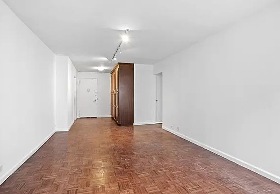 5th image of 61 W 62nd St APT 15A
