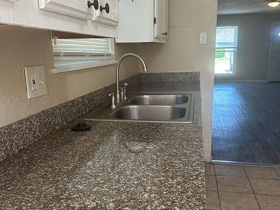 Granite kitchen counters