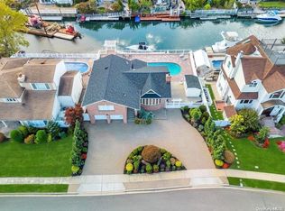 2876 Bay Dr, Merrick, NY 11566