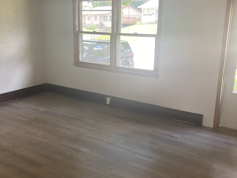 1803 Spruce Dr — Photo 6