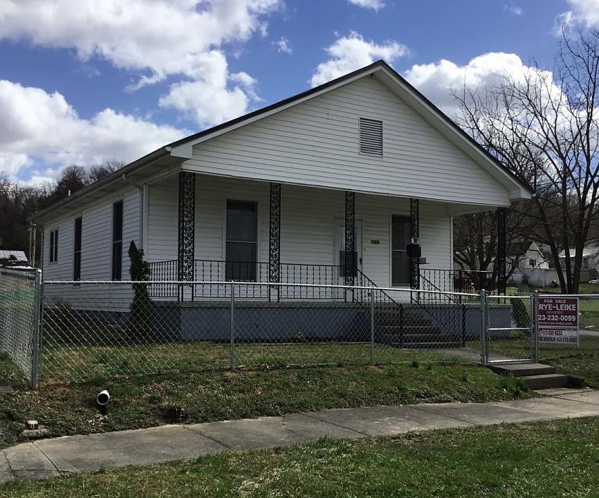 1st image of 1009 Henry St