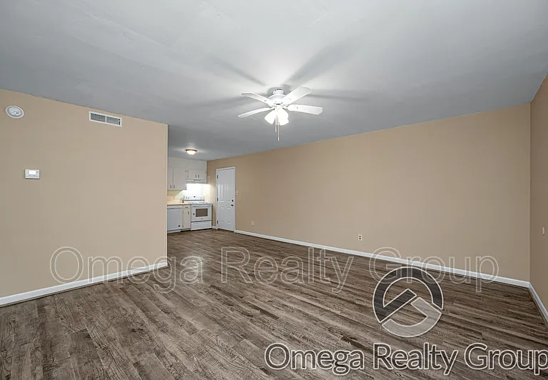 400 7th St E #1C — Photo 4