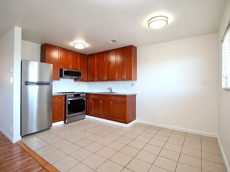 16318 Maubert Ave #D — Photo 7