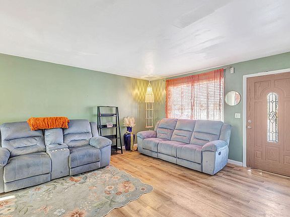 3rd image of 119 Honeysuckle Dr
