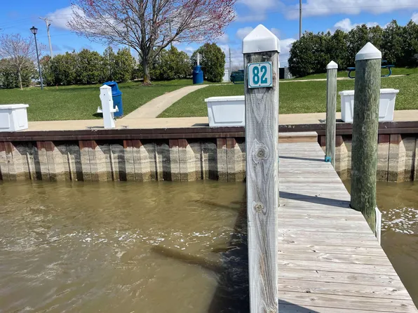 398 Anchors Way #82S, Saint Joseph, MI 49085