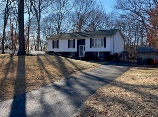 531 Boxwood Dr, Shirley, NY 11967