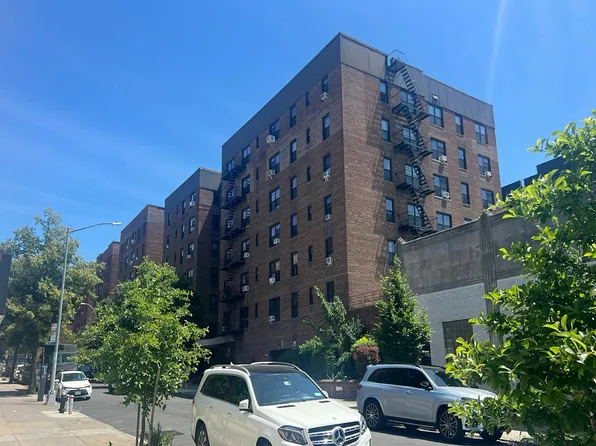 6384 Saunders St APT 1R, Flushing, NY 11374