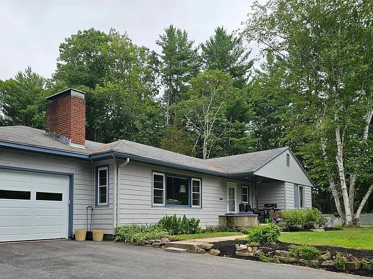 69 Piscataqua Rd — Photo 2