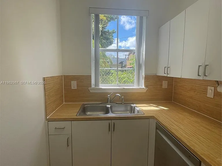 3421 SW 25th St #1 — Photo 16
