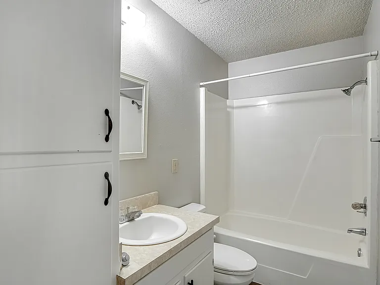 1709 Short St #B — Photo 12
