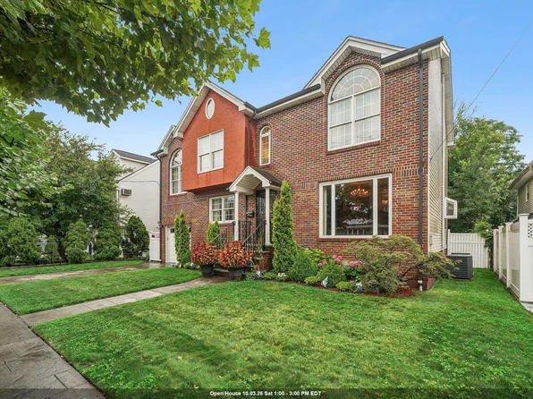 18 Gail Place image 1 of 35