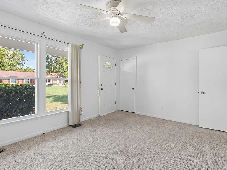 3225 Glenmore Dr — Photo 11