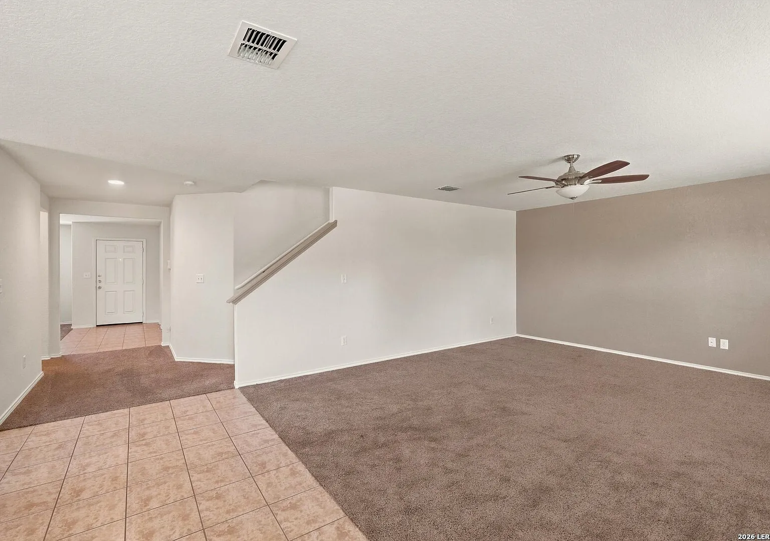 3 bed, 2.5 bath, 2307 sqft, $2,000 — Photo 3