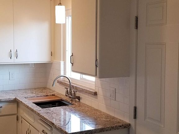 2nd image of 1734 Davis St #4