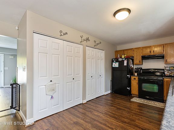 3rd image of 324 Richard Ct