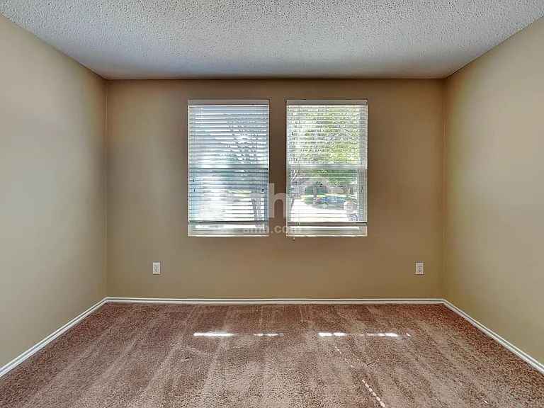 1100 Willow Tree Dr — Photo 12