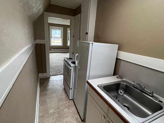 5th image of 601 Capitol Way S