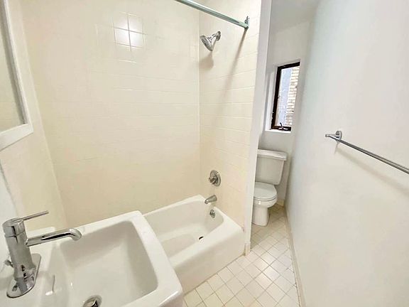 5th image of 90 Greenwich Ave #2-1