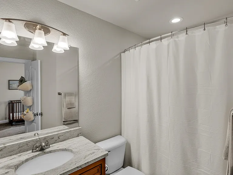 2226 E Berrie Cir — Photo 32