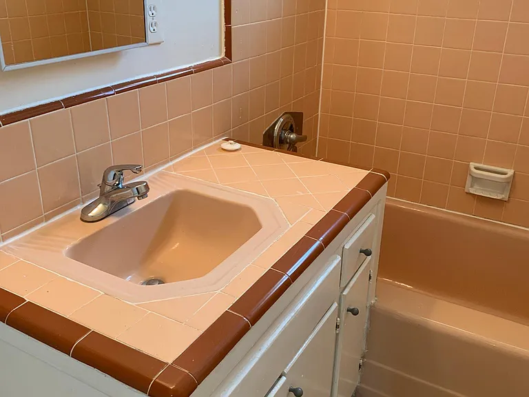 1138 S La Cienega Blvd #9 — Photo 30