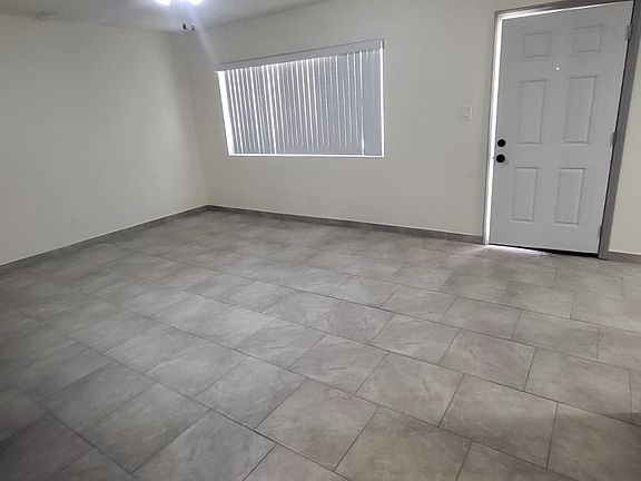 3rd image of 560 E Pleasant St APT 3