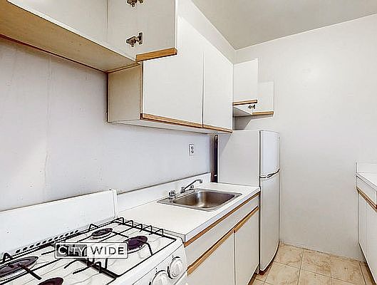 3rd image of 318 E 89th St APT 3F