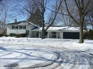 606 Edgemont Ln, Park Ridge, IL 60068