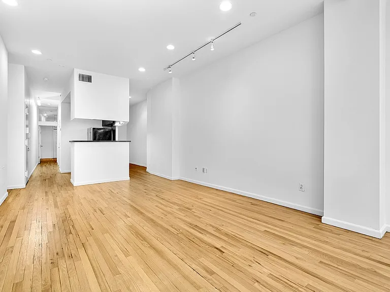 540 W 50th St #1B — Photo 5