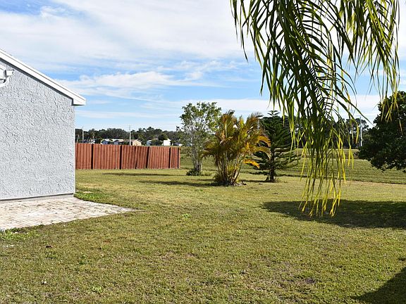 2nd image of 1549 SE South Balcourt Ct