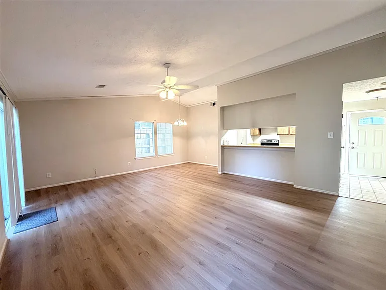 1318 Sand Stone Dr — Photo 4