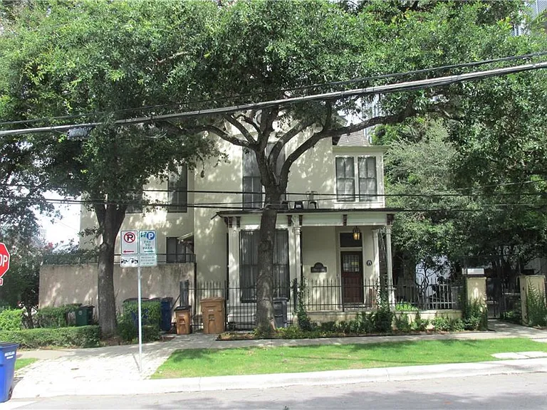 800 San Antonio St #5 — Photo 1