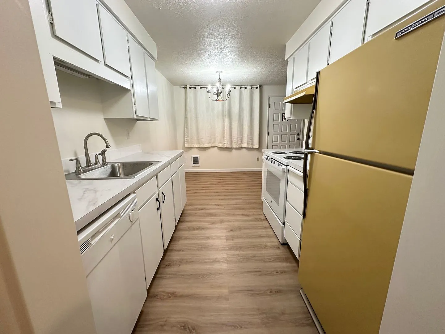 2 Bedroom Duplex Off Oleson Road! — Photo 4