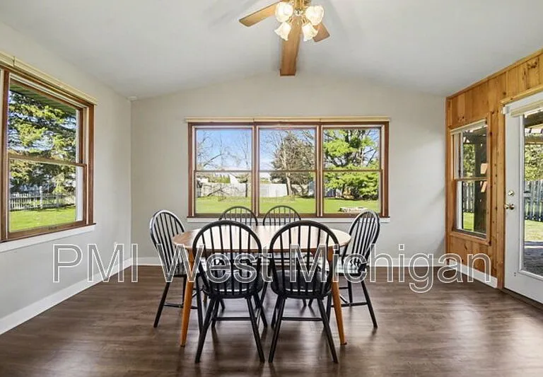 6593 Crownpointe Dr SW — Photo 8