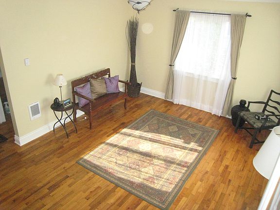 2nd image of 631 S Hawthorne St