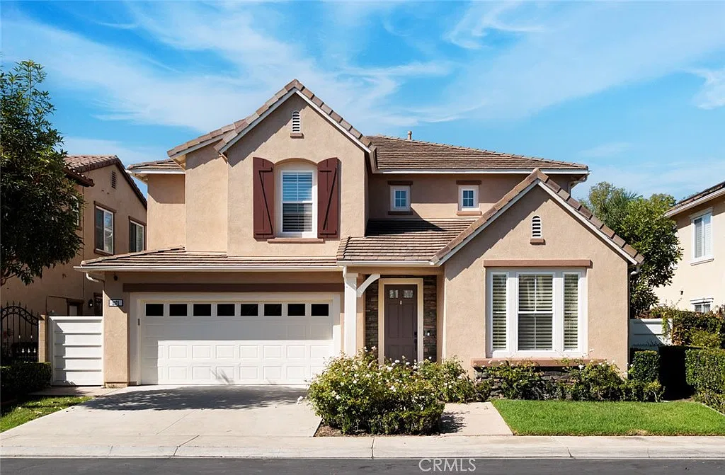 4 bed, 2558 sqft, $7,900 — Photo 1