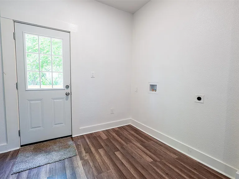 335 N Marsalis Ave — Photo 11