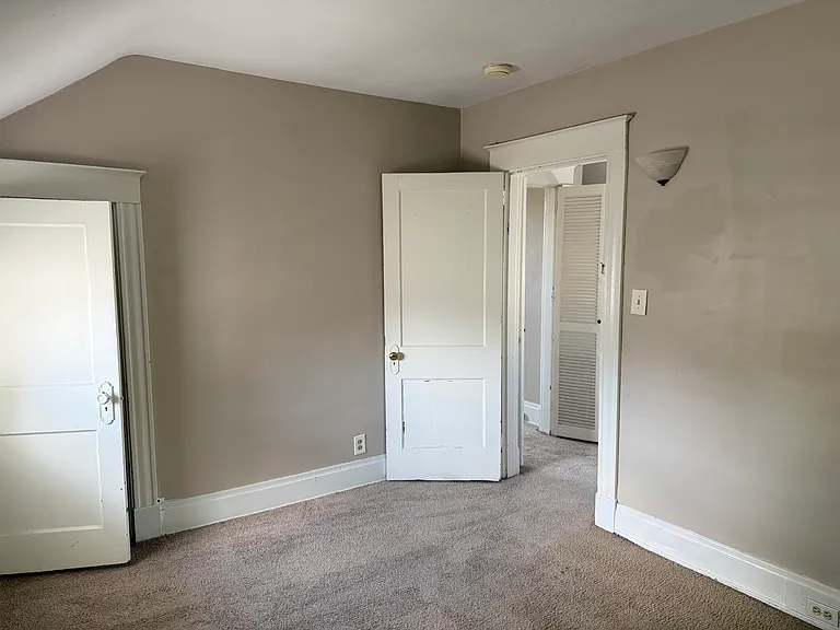 Back bedroom (one closet)